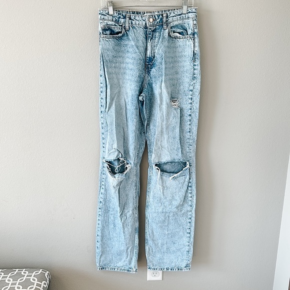 Zara Denim - ZARA Ligh Wash High Waisted Distressed Mom Jeans Size 8